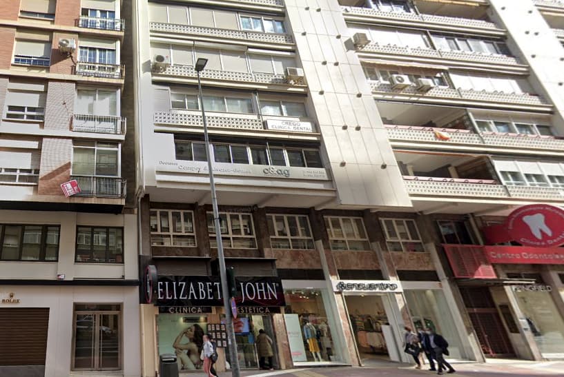 Clínica capilar Holaglow Murcia fachada edificio