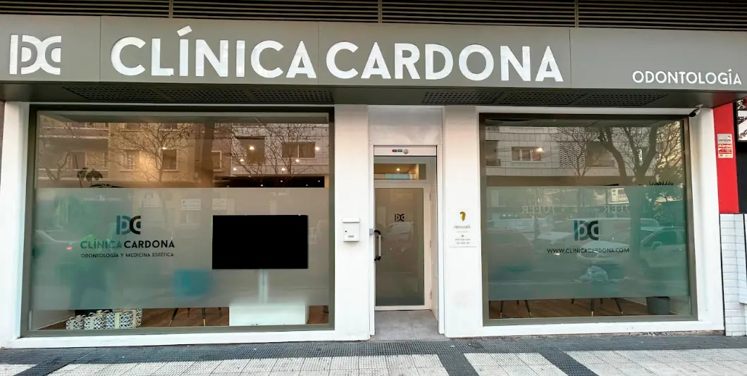 Injerto capilar Zaragoza - Renacek Cirugía Capilar dentro de la clinica cardona