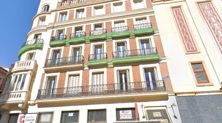 SG centros capilares y estética Madrid Callao fachada edificio