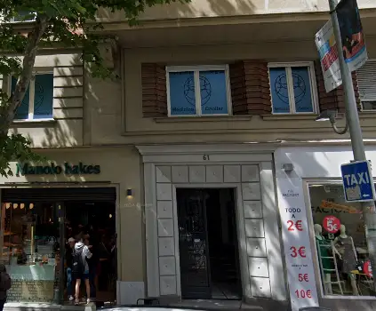 Clínica Capilar Capilárea en Princesa Madrid fachada del edificio