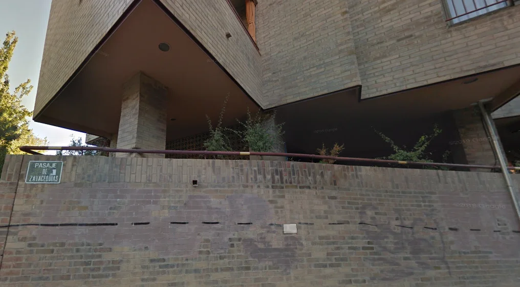 Dr Oscar Zepeda Trasplante Capilar Huesca fachada del edificio de la clinica